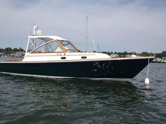 33' Hunt Yachts 1999 Yacht For Sale